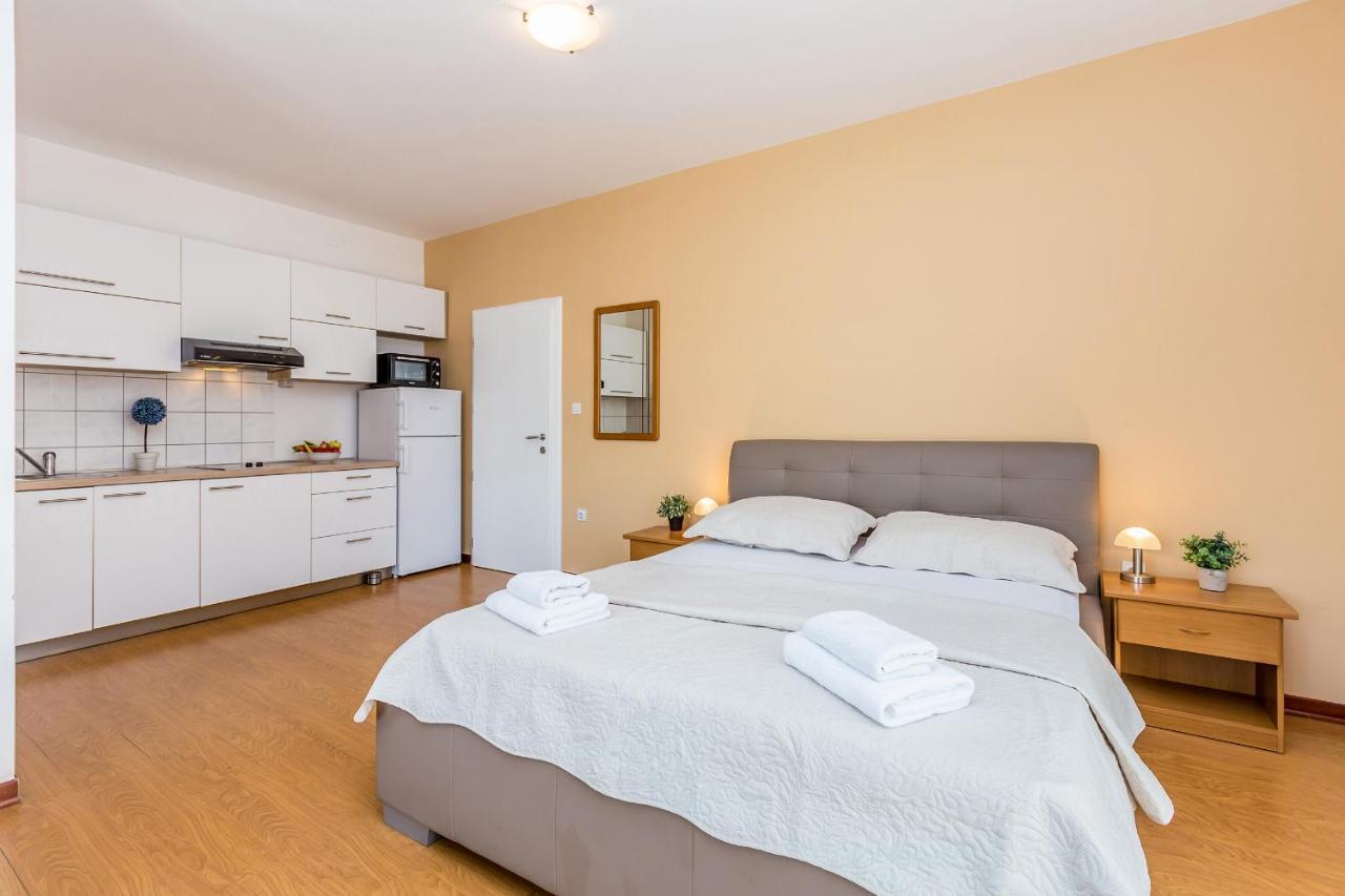 Guest House Antonella Малинска Екстериор снимка