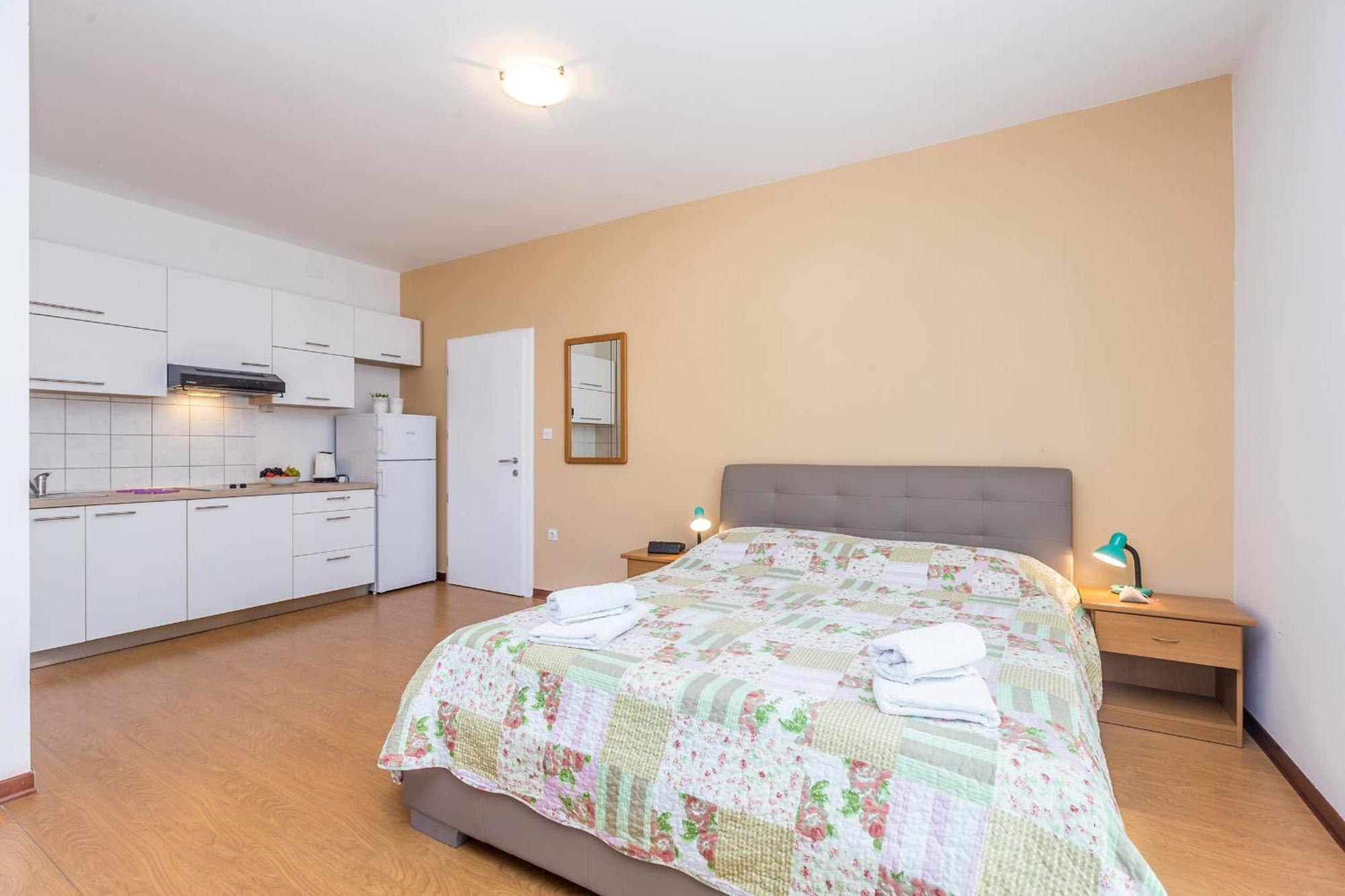 Guest House Antonella Малинска Екстериор снимка